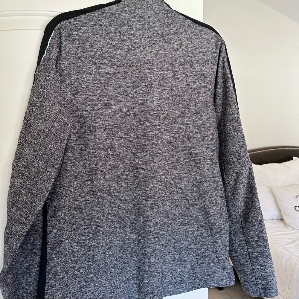 Lululemon Unisex Quarter 1/4 Zip Two Tone Sleeves Heather Grey Black - Picture 5 of 9